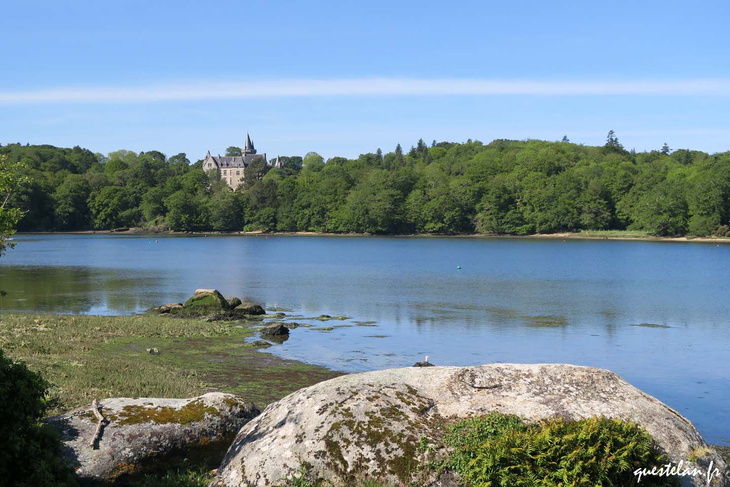 L'Aven et le château du Hénan